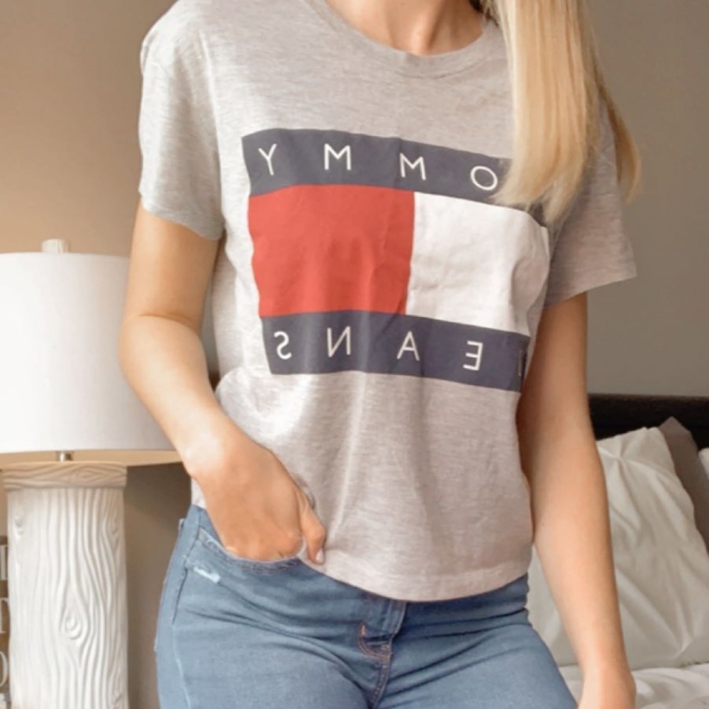 Tommy Hilfiger Jeans Logo Graphic Cropped T-Shirt